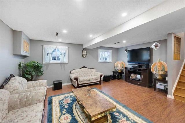 32 Dundonald St, House detached with 3 bedrooms, 2 bathrooms and 13 parking in St. Catharines ON | Image 18