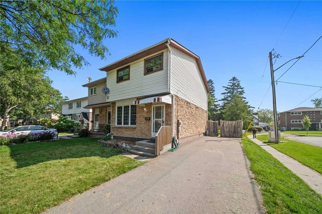 983 Renfrew Crt, House semidetached with 3 bedrooms, 1 bathrooms and 2 parking in Oshawa ON | Image 12