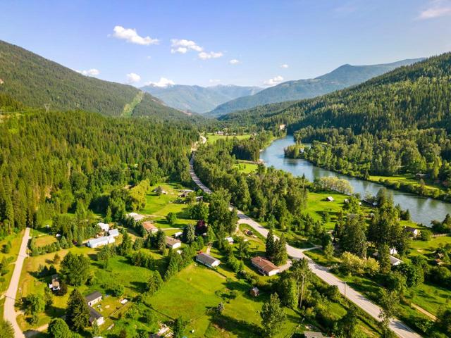 2466 Cunningham Road, House detached with 3 bedrooms, 2 bathrooms and null parking in Central Kootenay H BC | Image 80