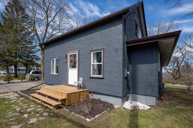 24 Johnson St, House detached with 3 bedrooms, 2 bathrooms and 8 parking in Prince Edward County ON | Image 12