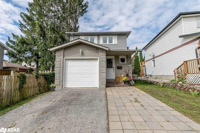 92 Broadfoot Road, House detached with 3 bedrooms, 1 bathrooms and null parking in Barrie ON | Image 1