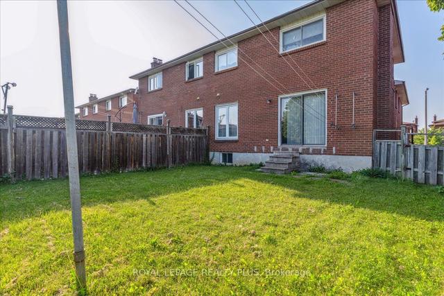 41 Sharpecroft Blvd, House semidetached with 3 bedrooms, 2 bathrooms and 4 parking in Toronto ON | Image 35