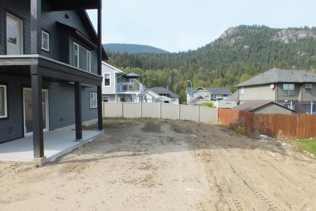 1525 Aspen Lane, House detached with 4 bedrooms, 3 bathrooms and null parking in Castlegar BC | Image 37