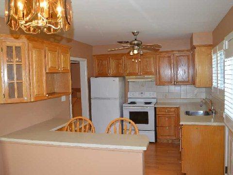 673 Lansdowne Dr, House detached with 3 bedrooms, 2 bathrooms and 3 parking in Oshawa ON | Image 2