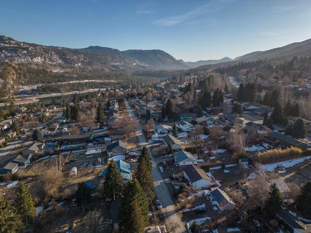 309 33rd Street, House detached with 5 bedrooms, 2 bathrooms and null parking in Castlegar BC | Image 51