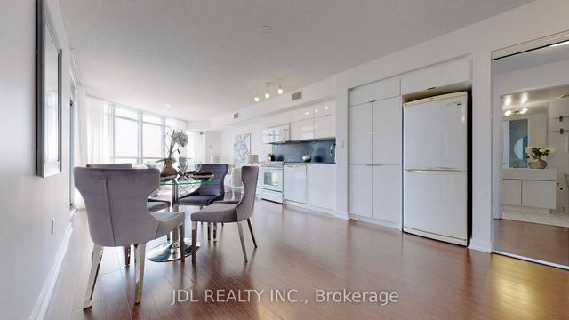 1806 - 21 Iceboat Terr, Condo with 2 bedrooms, 2 bathrooms and 1 parking in Toronto ON | Image 30