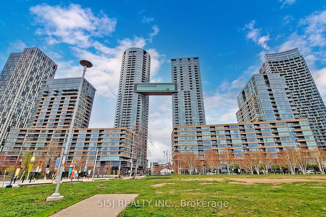 4503 - 21 Iceboat Terr, Condo with 1 bedrooms, 1 bathrooms and 1 parking in Toronto ON | Image 1