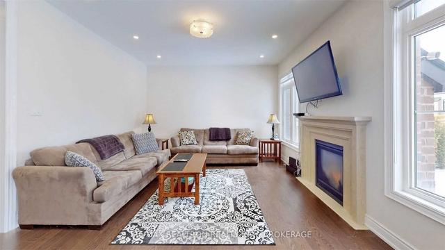 127 Rotondo Cres, House detached with 4 bedrooms, 3 bathrooms and 4 parking in Vaughan ON | Image 37