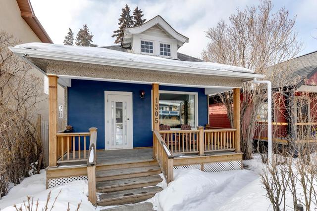 1305 20 Avenue Nw, House detached with 3 bedrooms, 2 bathrooms and 2 parking in Calgary AB | Image 3