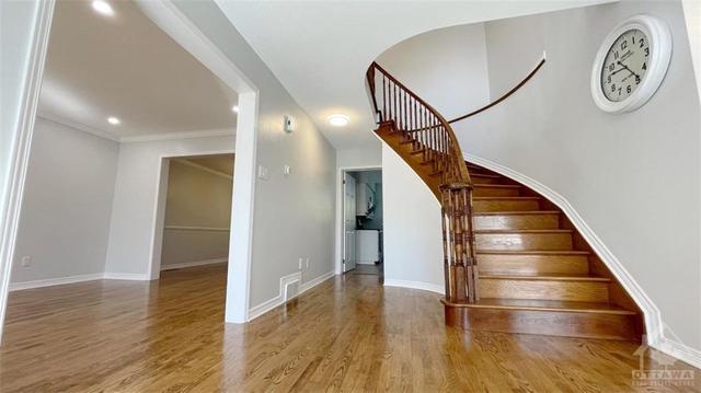 121 Knudson Drive, House detached with 6 bedrooms, 5 bathrooms and 6 parking in Ottawa ON | Image 3