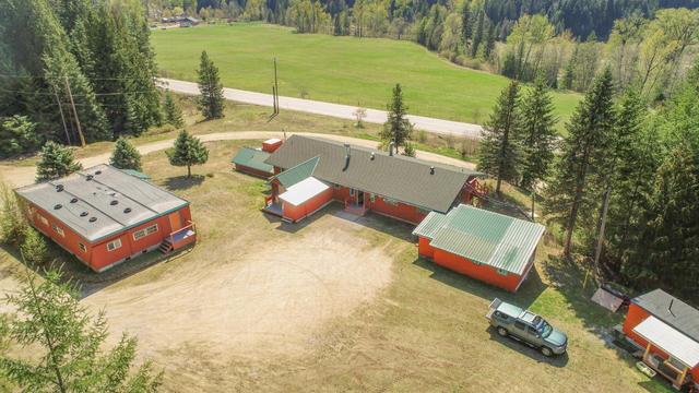 2276 Highway 6, House detached with 2 bedrooms, 3 bathrooms and null parking in Central Kootenay H BC | Image 5
