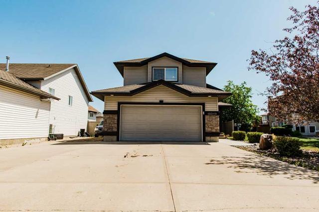 10249 72 Avenue, House detached with 4 bedrooms, 3 bathrooms and 8 parking in Grande Prairie AB | Image 2