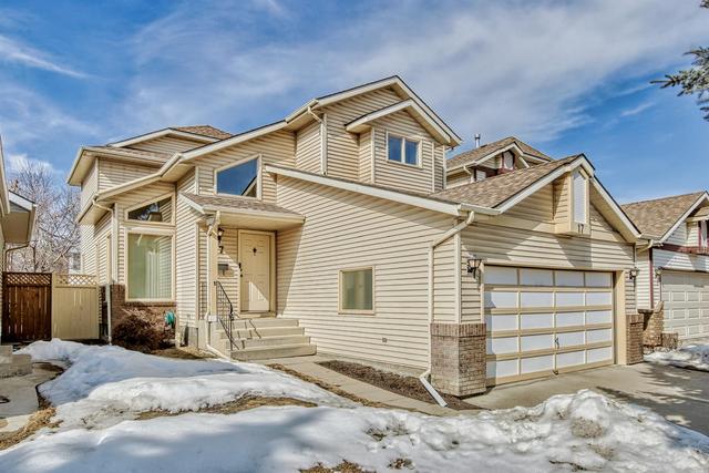 17 Rivergreen Crescent Se, House detached with 4 bedrooms, 3 bathrooms and 4 parking in Calgary AB | Image 1