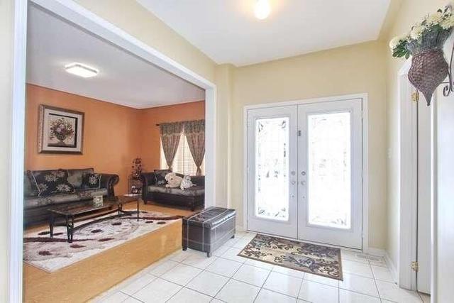 80 Haviland Circ, House detached with 5 bedrooms, 4 bathrooms and 6 parking in Brampton ON | Image 2