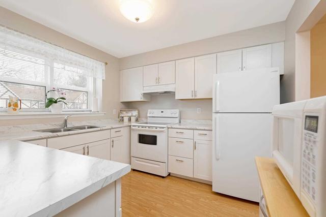 68 Morley Cres E, Townhouse with 3 bedrooms, 2 bathrooms and 2 parking in Brampton ON | Image 8