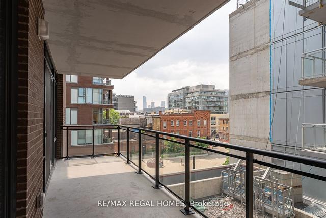 305 - 45 Baseball Pl, Condo with 3 bedrooms, 2 bathrooms and 1 parking in Toronto ON | Image 5