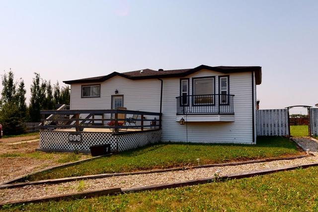 606 Peacock Close, House detached with 3 bedrooms, 1 bathrooms and 8 parking in Camrose County AB | Image 1