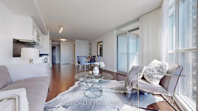 1806 - 21 Iceboat Terr, Condo with 2 bedrooms, 2 bathrooms and 1 parking in Toronto ON | Image 28