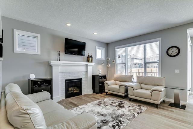 28 Cranbrook Circle Se, House detached with 3 bedrooms, 2 bathrooms and 4 parking in Calgary AB | Image 3