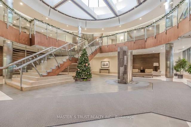 2903 - 3880 Duke Of York Blvd, Condo with 2 bedrooms, 2 bathrooms and 1 parking in Mississauga ON | Image 9
