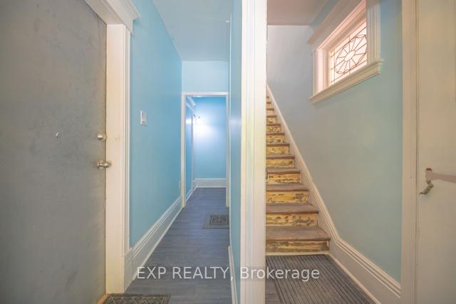171 Rubidge St, House detached with 5 bedrooms, 2 bathrooms and 4 parking in Peterborough ON | Image 2
