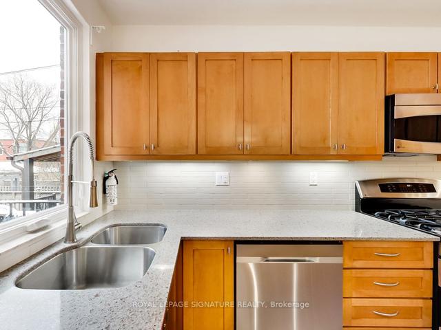 985 Shaw St, House detached with 4 bedrooms, 2 bathrooms and 0 parking in Toronto ON | Image 4
