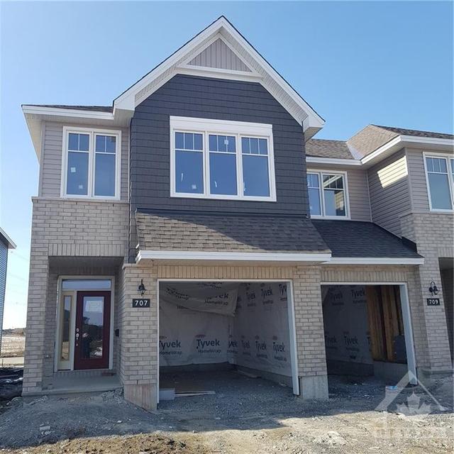 707 Maverick Crescent, Townhouse with 3 bedrooms, 3 bathrooms and 2 parking in Ottawa ON | Image 2