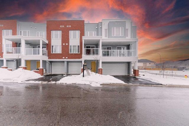 102 Progress Cres, Townhouse with 2 bedrooms, 3 bathrooms and 2 parking in Kitchener ON | Image 1