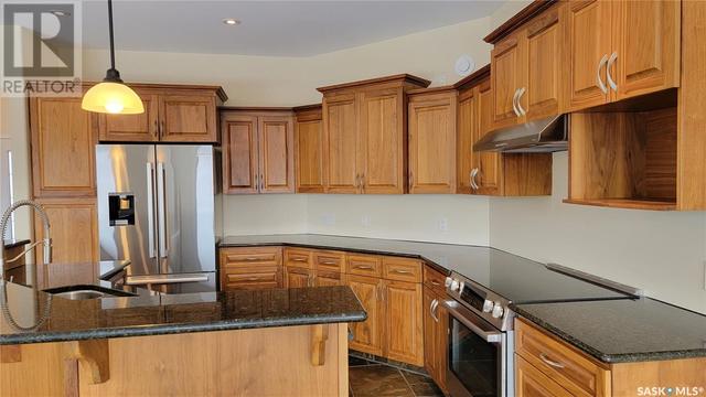 10304 Bunce Crescent, House detached with 4 bedrooms, 4 bathrooms and null parking in North Battleford CY SK | Image 12