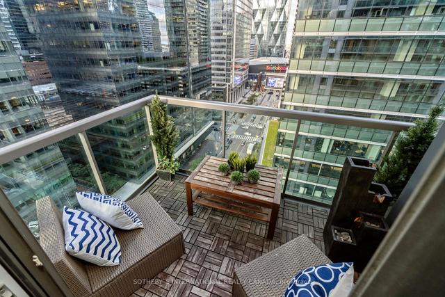 2206 - 30 Grand Trunk Cres, Condo with 2 bedrooms, 2 bathrooms and 1 parking in Toronto ON | Image 17