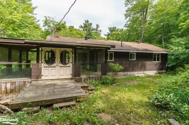 1028 Old 117 Highway, House detached with 3 bedrooms, 2 bathrooms and 8 parking in Lake of Bays ON | Image 34