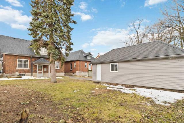 692 Colborne St, House detached with 4 bedrooms, 1 bathrooms and 3 parking in Brantford ON | Image 16