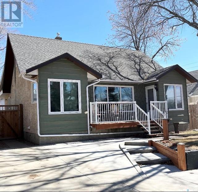 1412 95th Street, House detached with 3 bedrooms, 2 bathrooms and null parking in North Battleford CY SK | Image 1