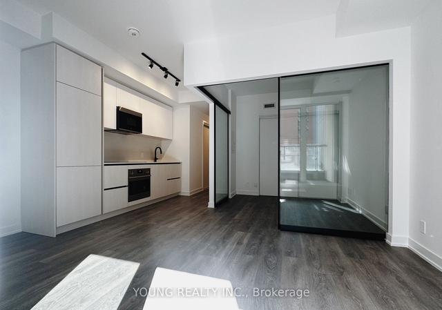 513 - 108 Peter St, Condo with 1 bedrooms, 1 bathrooms and 0 parking in Toronto ON | Image 3