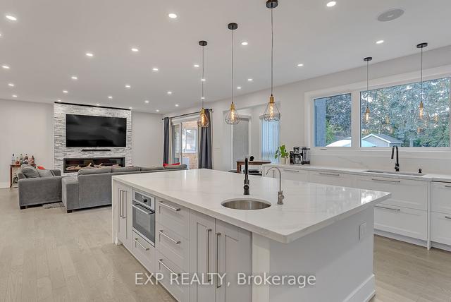 393 Burnhamthorpe Rd, House detached with 5 bedrooms, 6 bathrooms and 8 parking in Toronto ON | Image 4