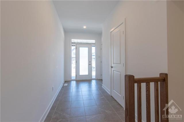 853 Solarium Avenue, Townhouse with 3 bedrooms, 3 bathrooms and 2 parking in Ottawa ON | Image 3