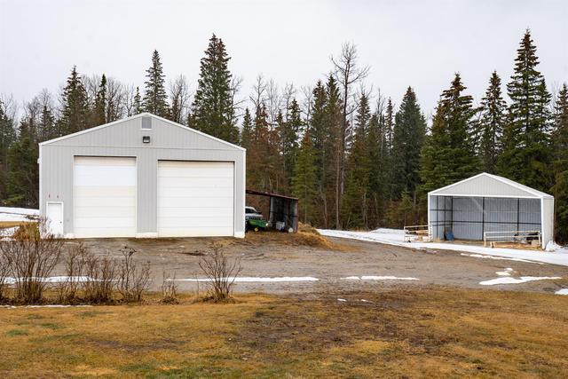 113055 Township Road 591b, House detached with 6 bedrooms, 3 bathrooms and 10 parking in Woodlands County AB | Image 2