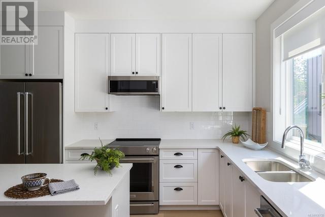 Kitchen with ceiling height cabinets | Image 1