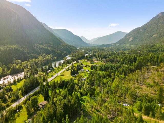 2466 Cunningham Road, House detached with 3 bedrooms, 2 bathrooms and null parking in Central Kootenay H BC | Image 79