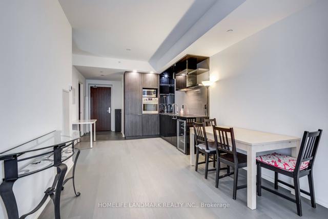 1907 - 70 Temperance St, Condo with 1 bedrooms, 1 bathrooms and 0 parking in Toronto ON | Image 3