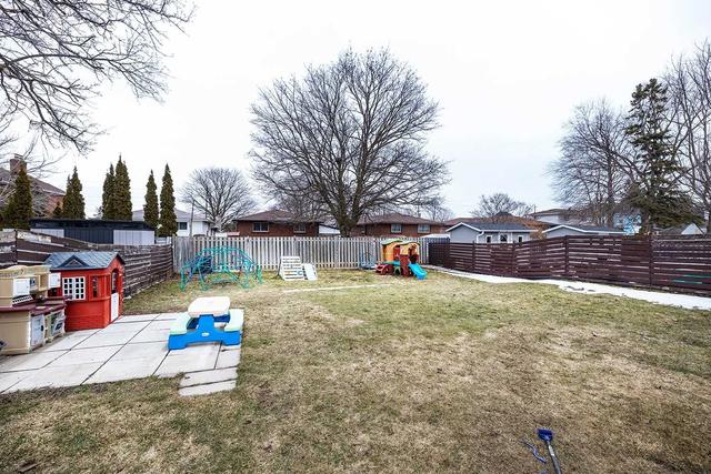 171 Guelph St, House detached with 3 bedrooms, 2 bathrooms and 3 parking in Oshawa ON | Image 14