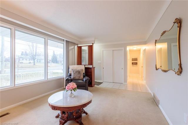 164 St. David's Road, House detached with 3 bedrooms, 2 bathrooms and null parking in St. Catharines ON | Image 2