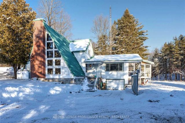 2564 Narrows Lock Rd, House detached with 3 bedrooms, 2 bathrooms and 8 parking in Tay Valley ON | Image 1