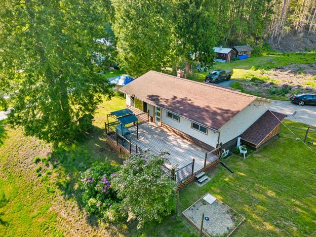2466 Cunningham Road, House detached with 3 bedrooms, 2 bathrooms and null parking in Central Kootenay H BC | Image 77