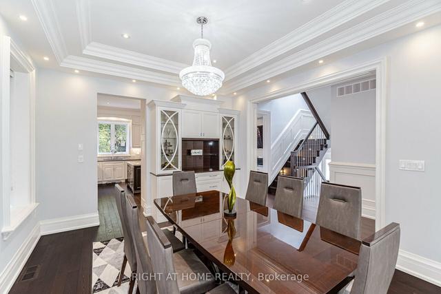 35 Burnelm Dr, House detached with 4 bedrooms, 5 bathrooms and 3 parking in Toronto ON | Image 2
