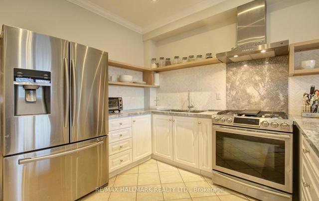 17a Robina Ave, House semidetached with 3 bedrooms, 3 bathrooms and 3 parking in Toronto ON | Image 5