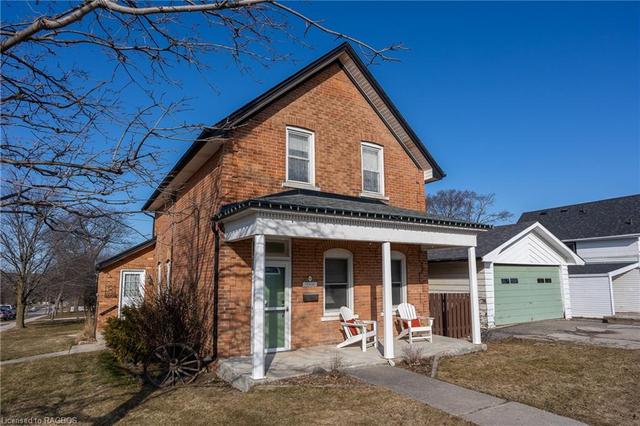 702 9th Avenue E, House detached with 3 bedrooms, 1 bathrooms and null parking in Owen Sound ON | Image 1