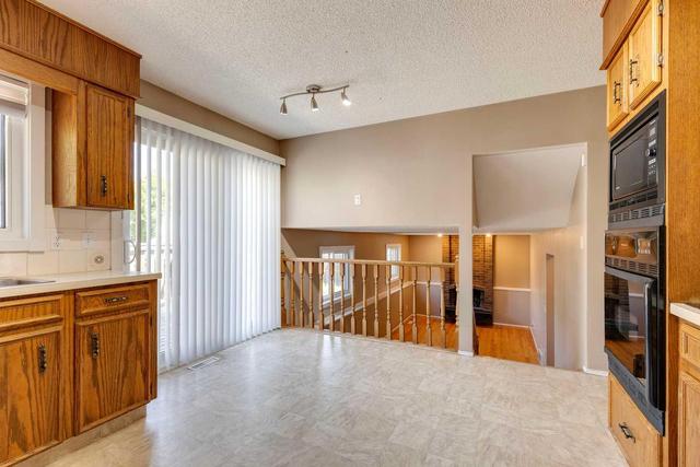 132 Woodford Drive Sw, House detached with 4 bedrooms, 2 bathrooms and 2 parking in Calgary AB | Image 7