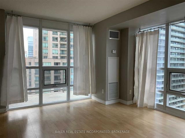 1912 - 761 Bay St, Condo with 2 bedrooms, 2 bathrooms and 1 parking in Toronto ON | Image 5