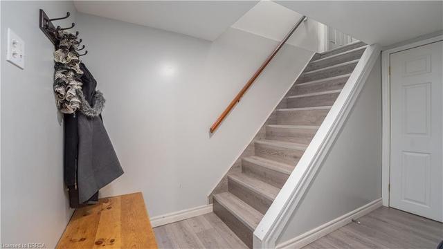 305 Darling St, House detached with 2 bedrooms, 2 bathrooms and 2 parking in Brantford ON | Image 9